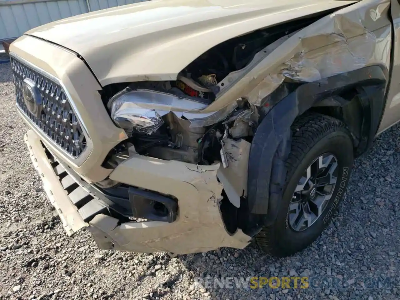 9 Photograph of a damaged car 3TMCZ5AN5KM270528 TOYOTA TACOMA 2019