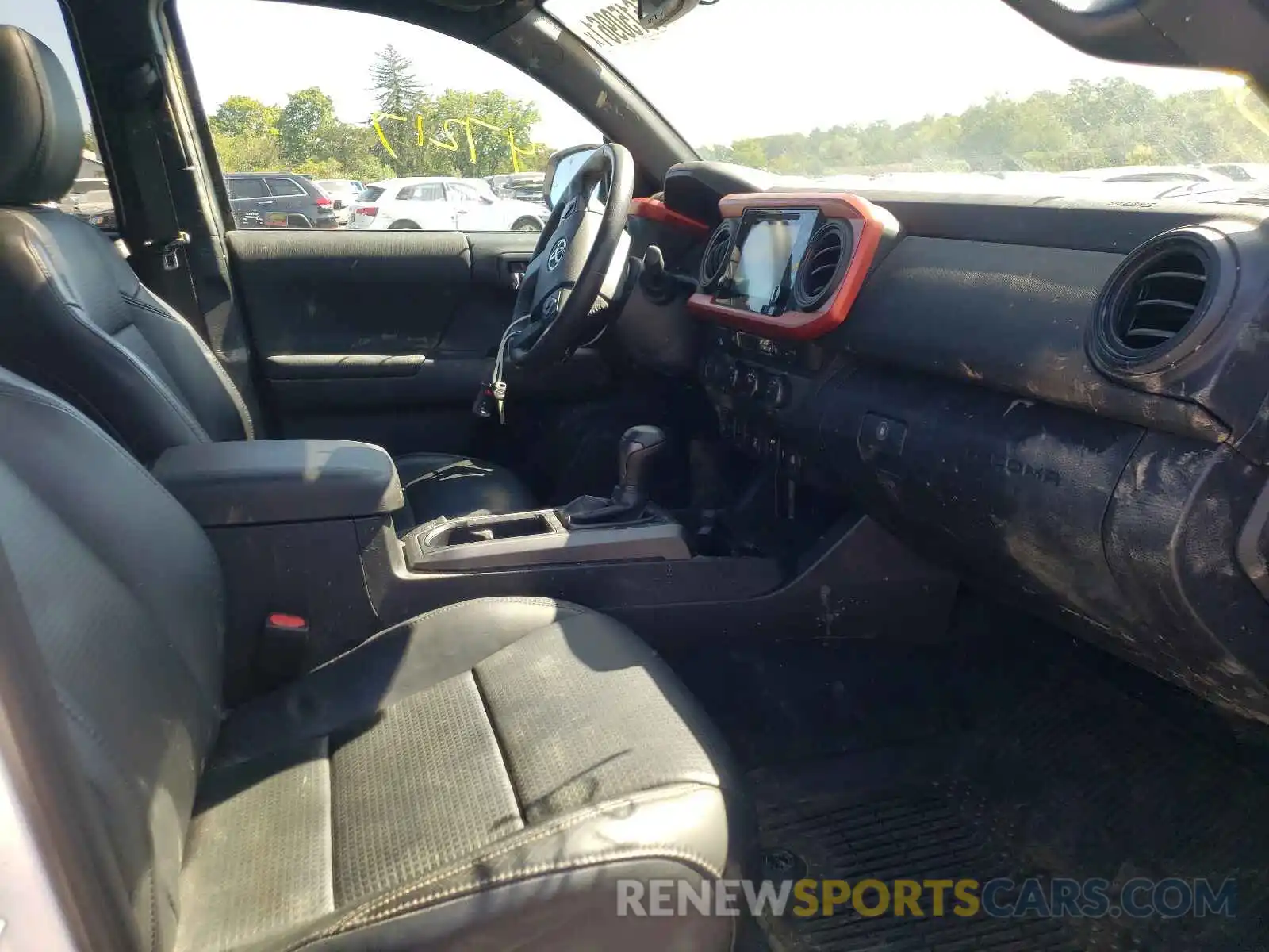 5 Photograph of a damaged car 3TMCZ5AN5KM276491 TOYOTA TACOMA 2019