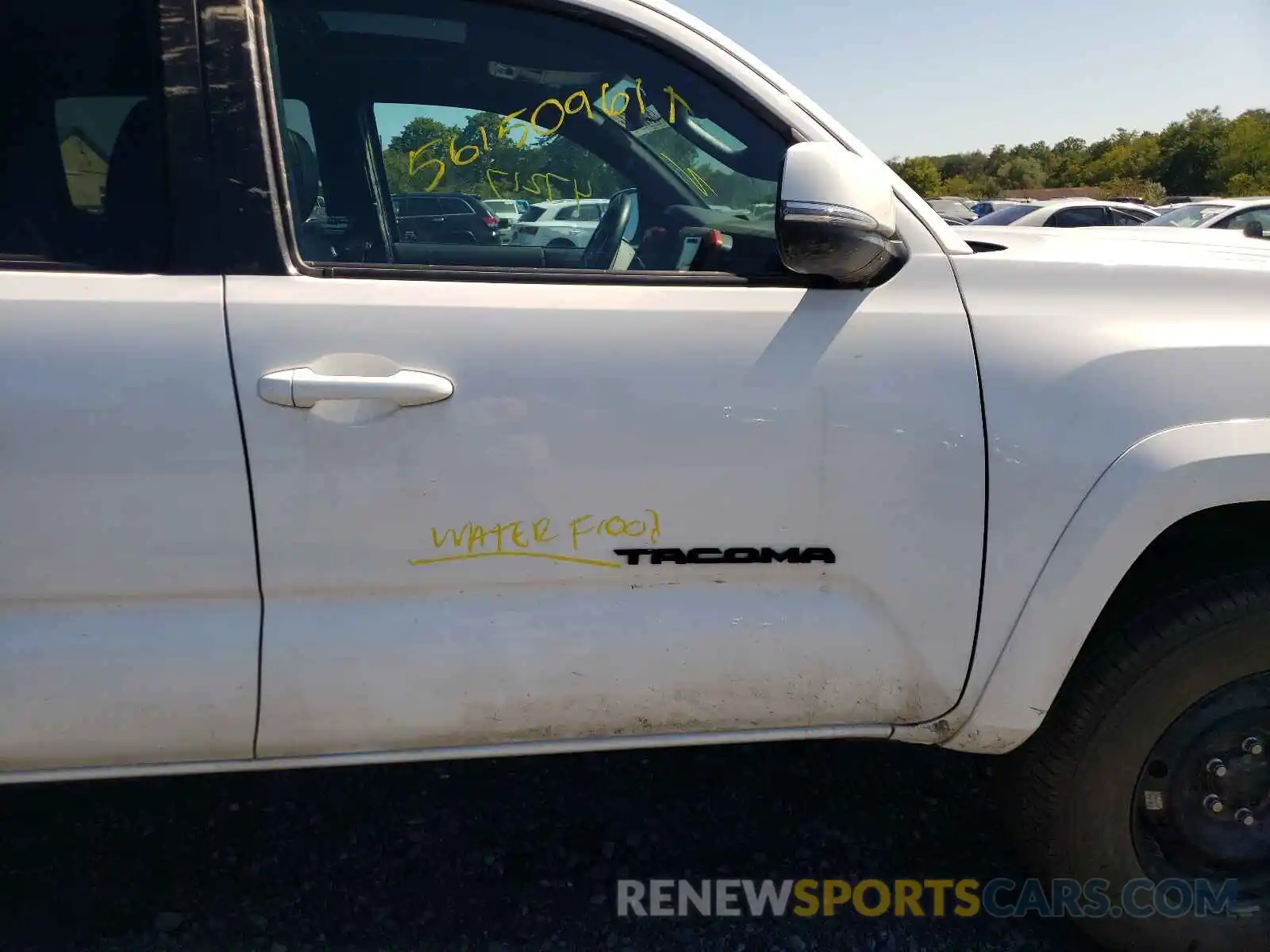 9 Photograph of a damaged car 3TMCZ5AN5KM276491 TOYOTA TACOMA 2019