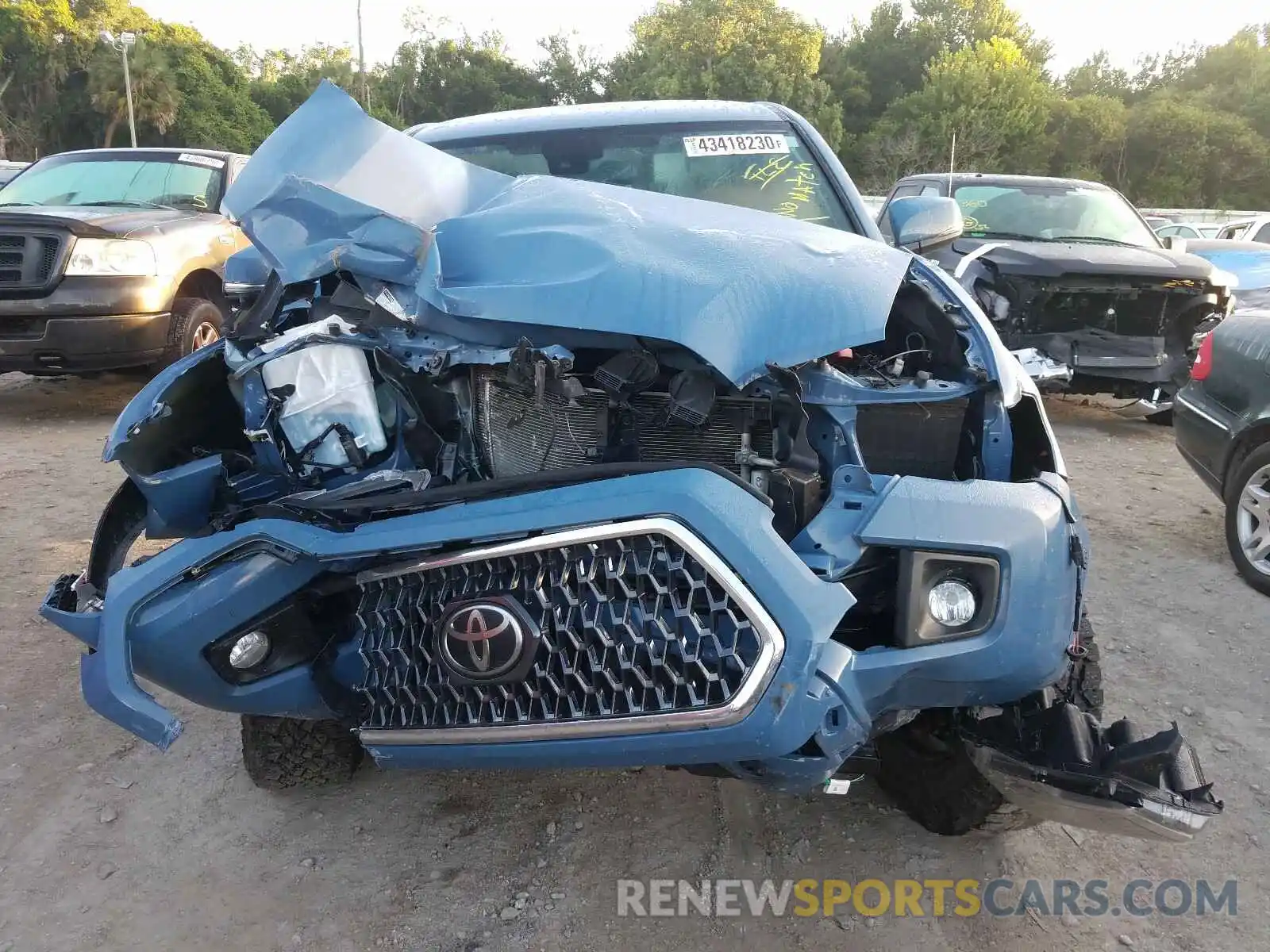 9 Photograph of a damaged car 3TMCZ5AN5KM280797 TOYOTA TACOMA 2019