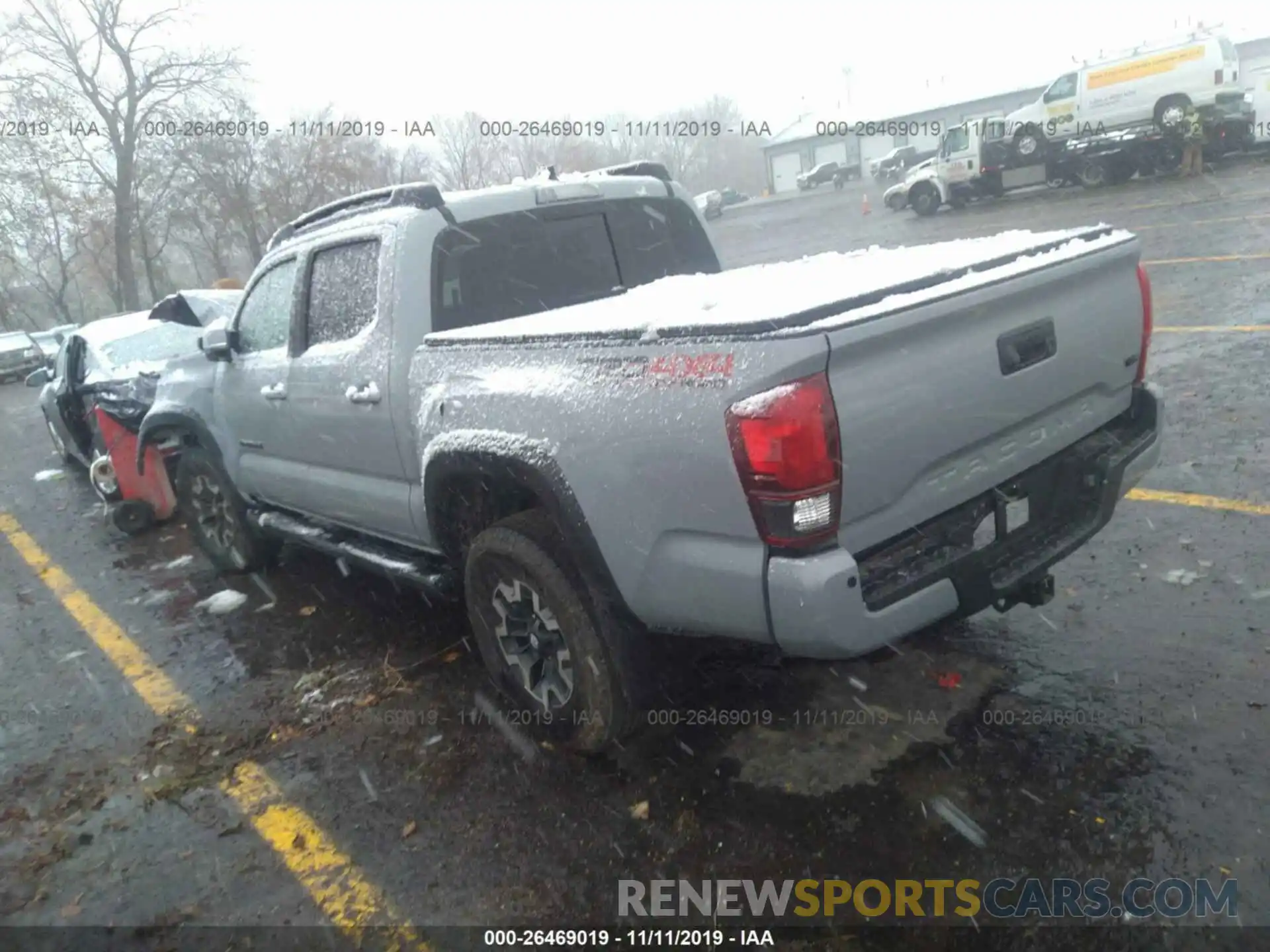 3 Photograph of a damaged car 3TMCZ5AN5KM283991 TOYOTA TACOMA 2019