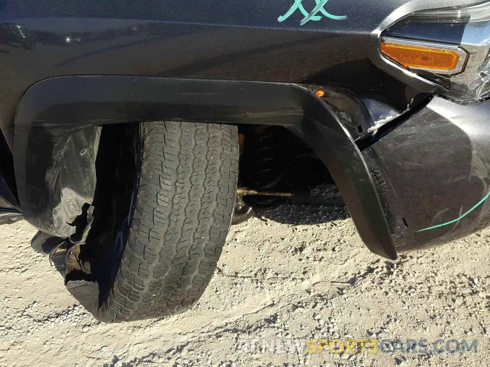 9 Photograph of a damaged car 3TMCZ5AN5KM285420 TOYOTA TACOMA 2019