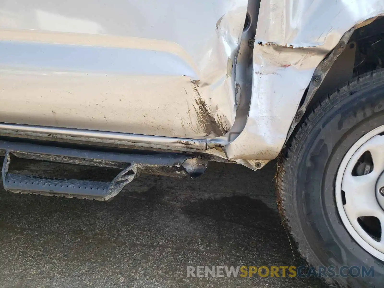 9 Photograph of a damaged car 3TMCZ5AN5KM285644 TOYOTA TACOMA 2019