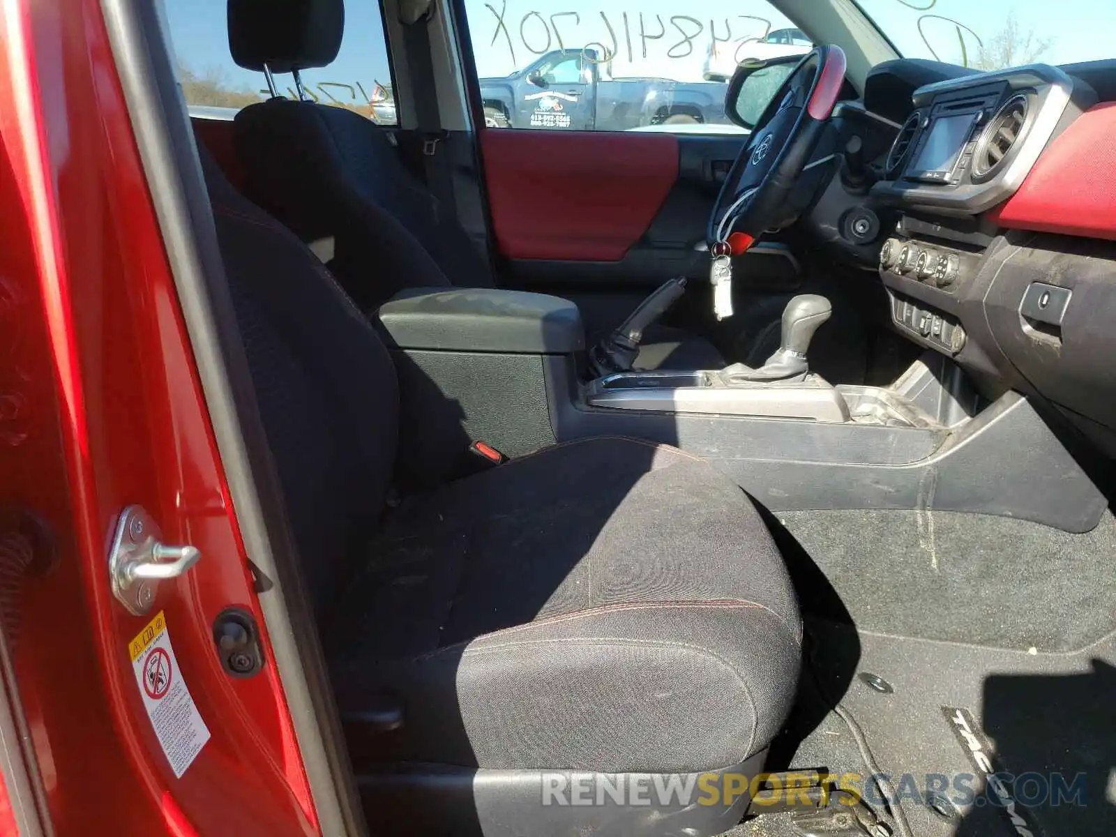 5 Photograph of a damaged car 3TMCZ5AN5KM286132 TOYOTA TACOMA 2019