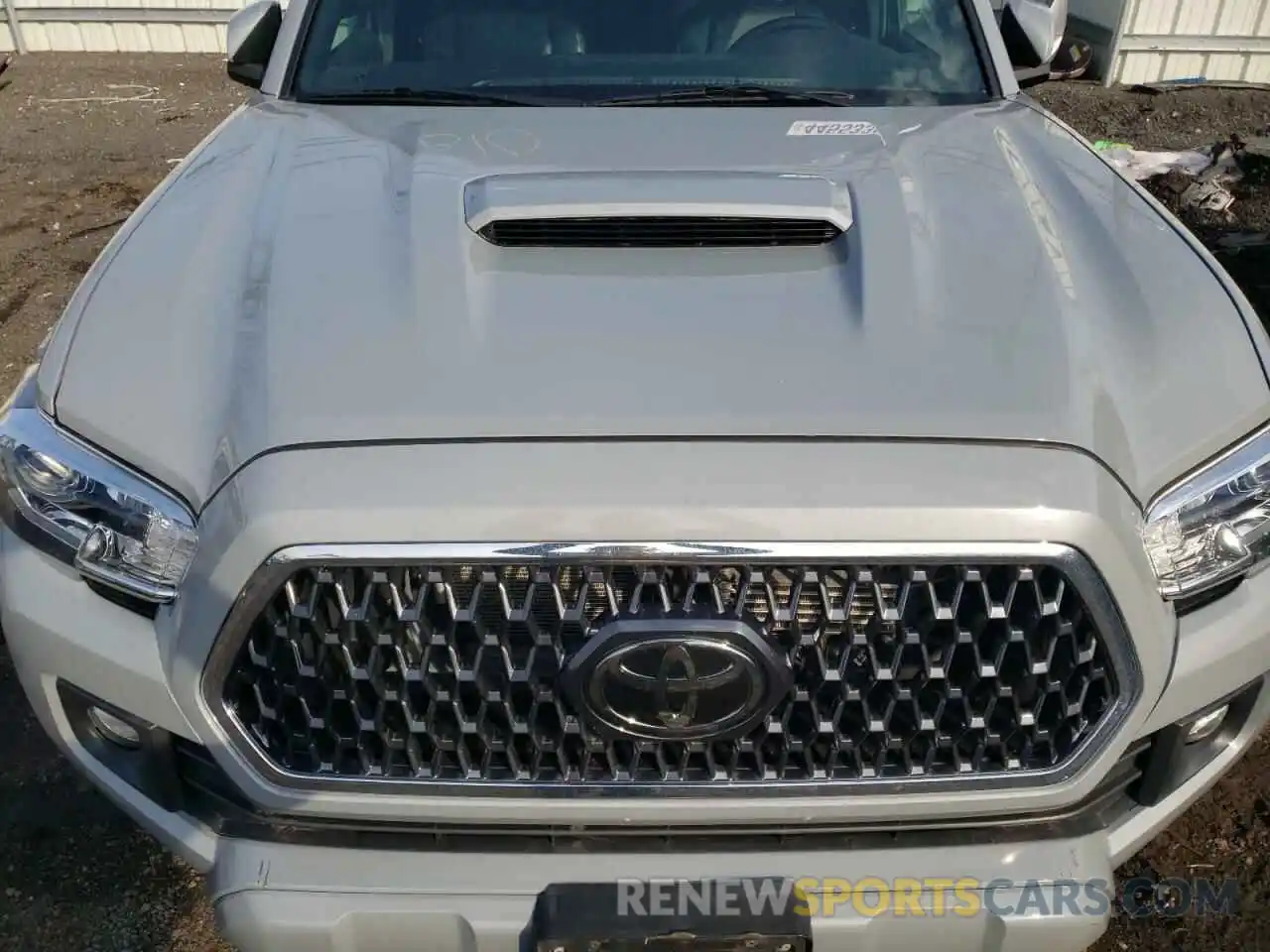 11 Photograph of a damaged car 3TMCZ5AN5KM288088 TOYOTA TACOMA 2019