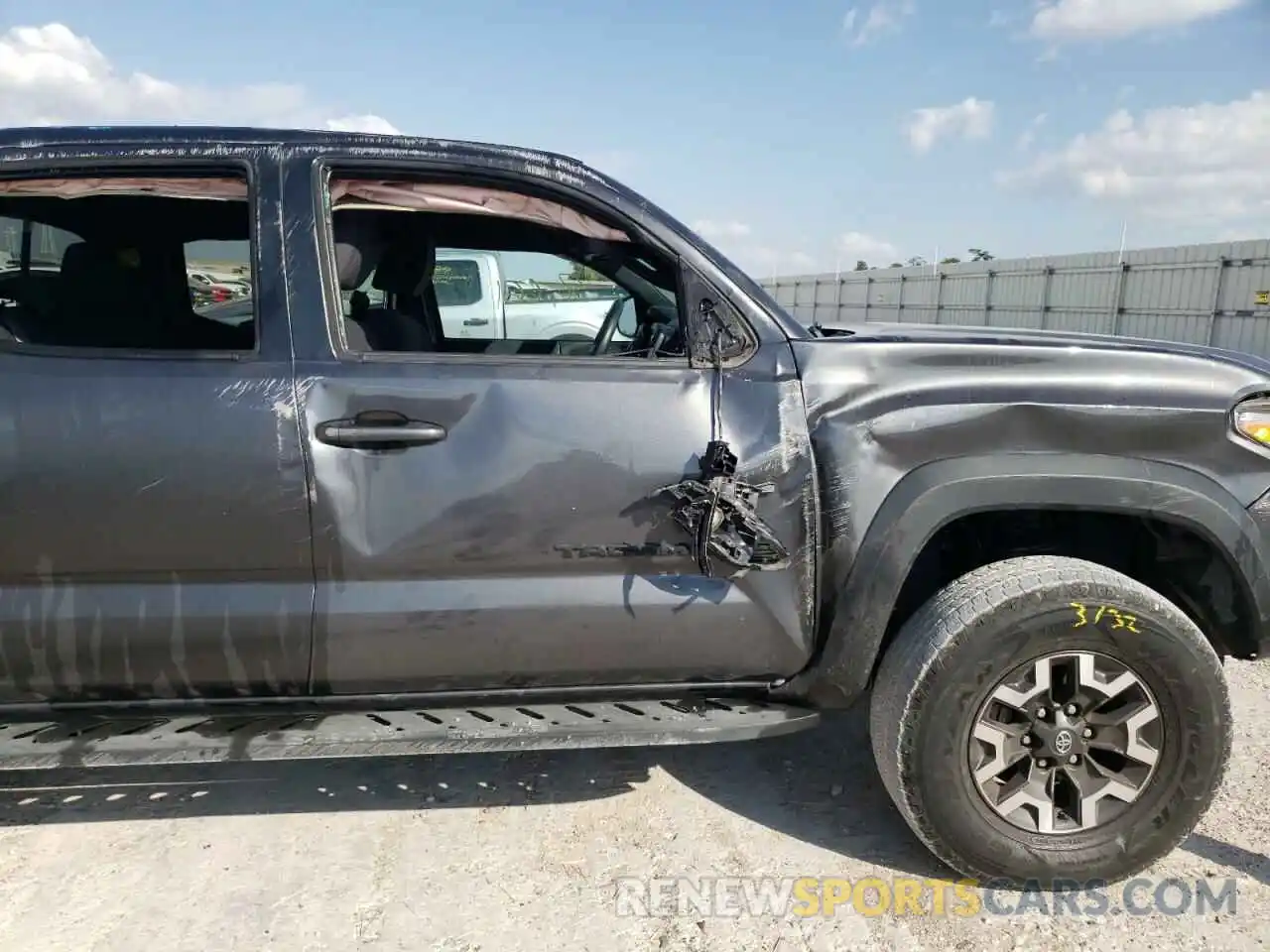 9 Фотография поврежденного автомобиля 3TMCZ5AN6KM202786 TOYOTA TACOMA 2019