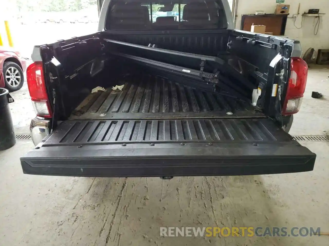 9 Photograph of a damaged car 3TMCZ5AN6KM204666 TOYOTA TACOMA 2019