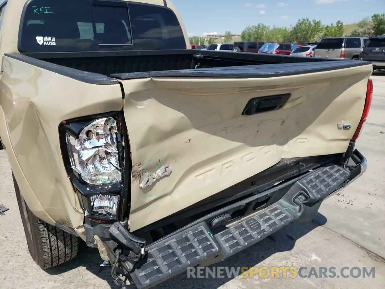 9 Photograph of a damaged car 3TMCZ5AN6KM206210 TOYOTA TACOMA 2019