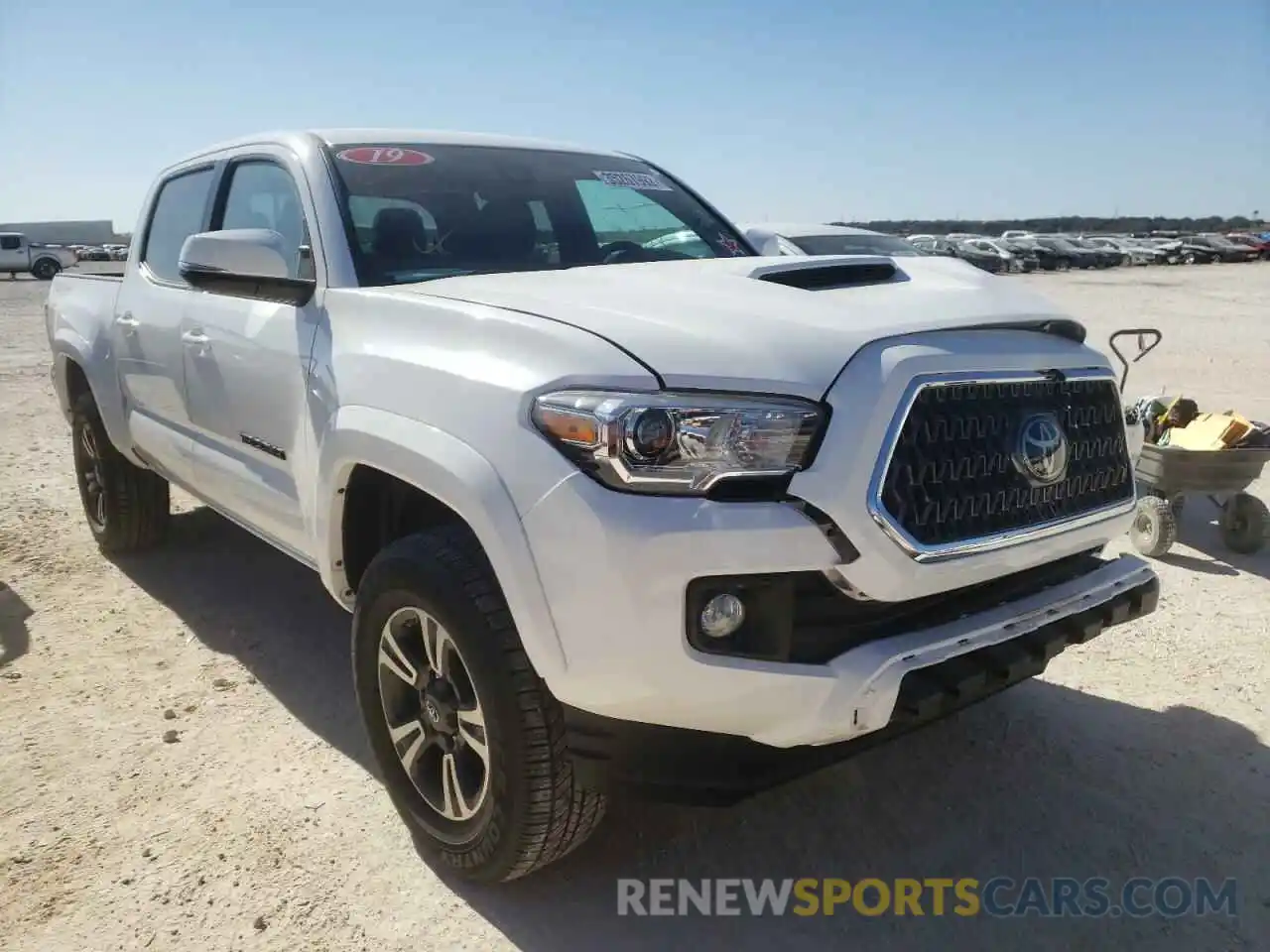 1 Photograph of a damaged car 3TMCZ5AN6KM223010 TOYOTA TACOMA 2019