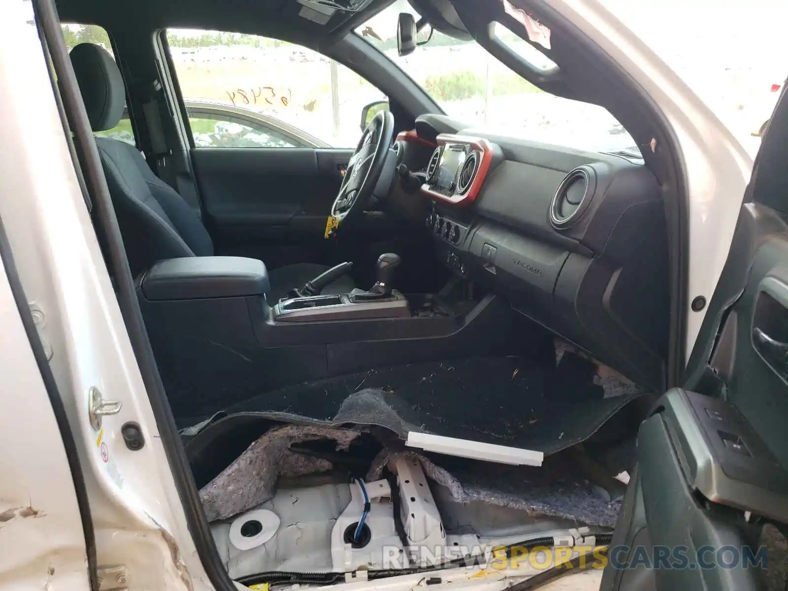 5 Photograph of a damaged car 3TMCZ5AN6KM224433 TOYOTA TACOMA 2019