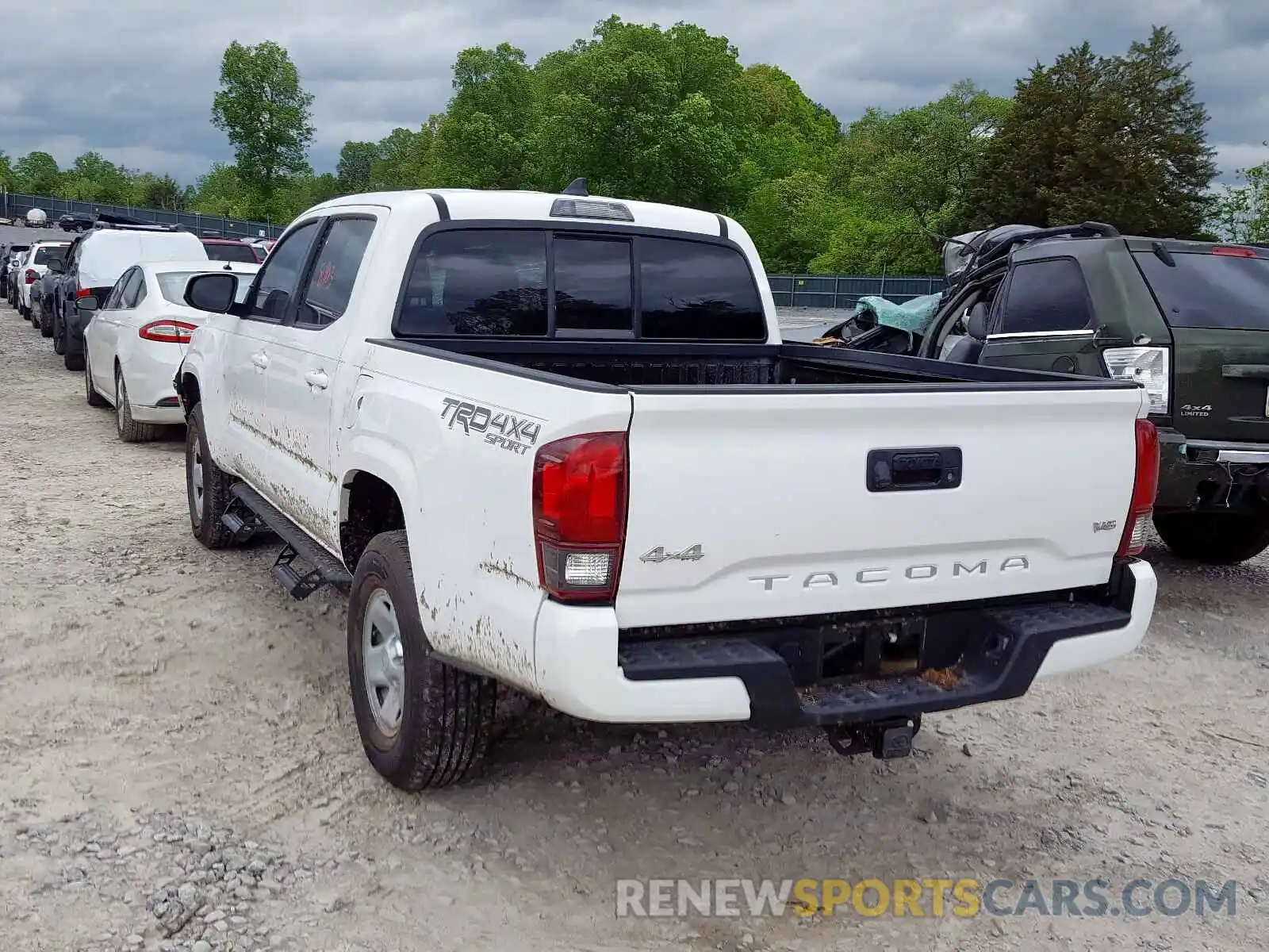 3 Фотография поврежденного автомобиля 3TMCZ5AN6KM230751 TOYOTA TACOMA 2019