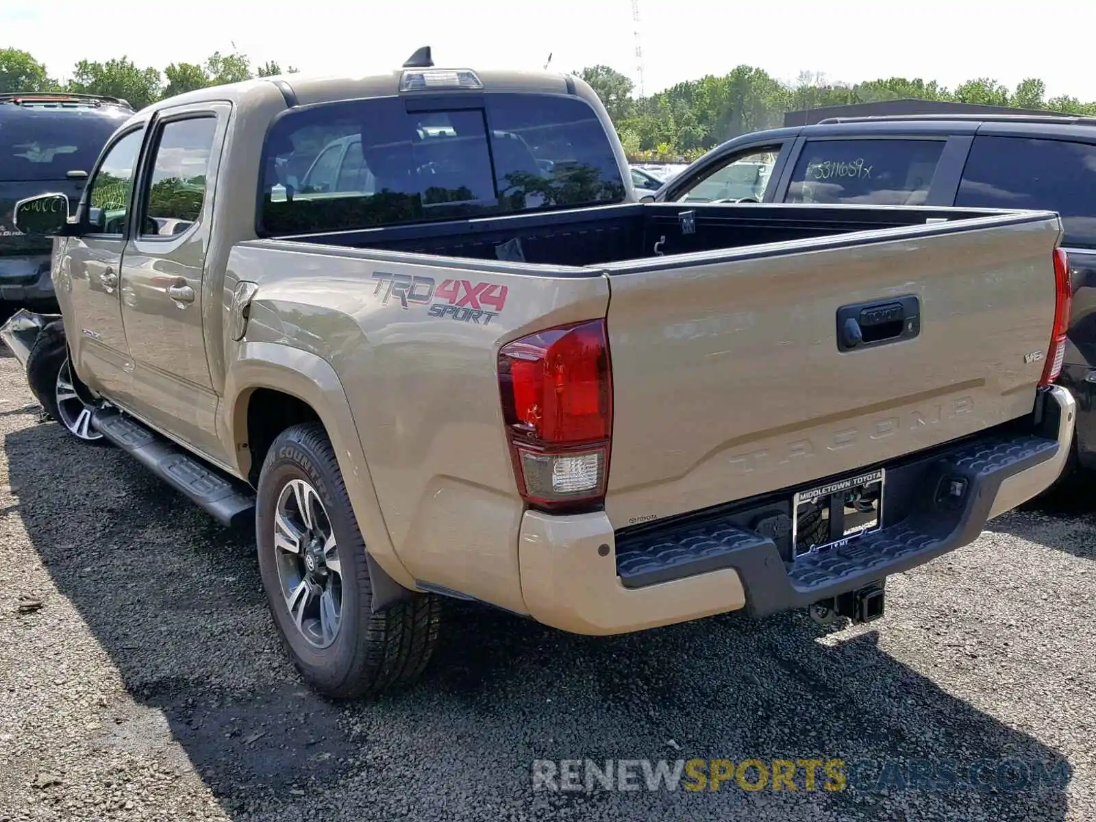 3 Фотография поврежденного автомобиля 3TMCZ5AN6KM230961 TOYOTA TACOMA 2019