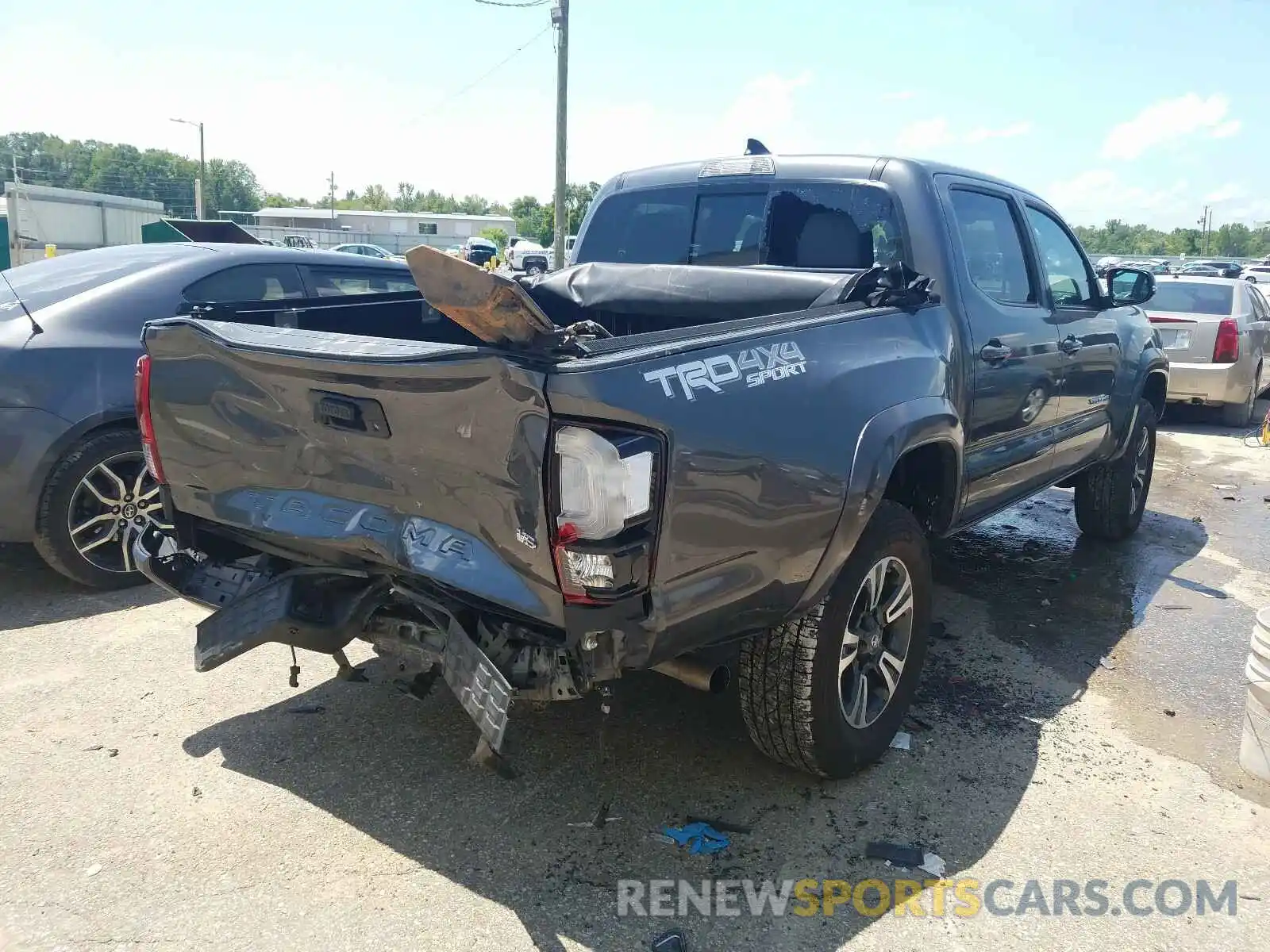 4 Photograph of a damaged car 3TMCZ5AN6KM231480 TOYOTA TACOMA 2019