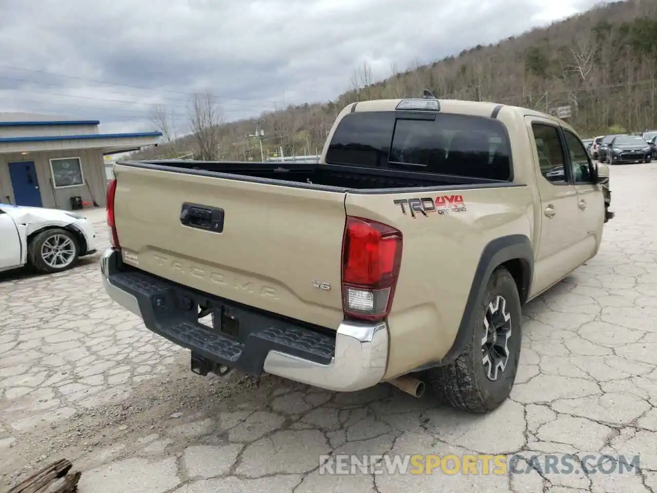 4 Photograph of a damaged car 3TMCZ5AN6KM232273 TOYOTA TACOMA 2019