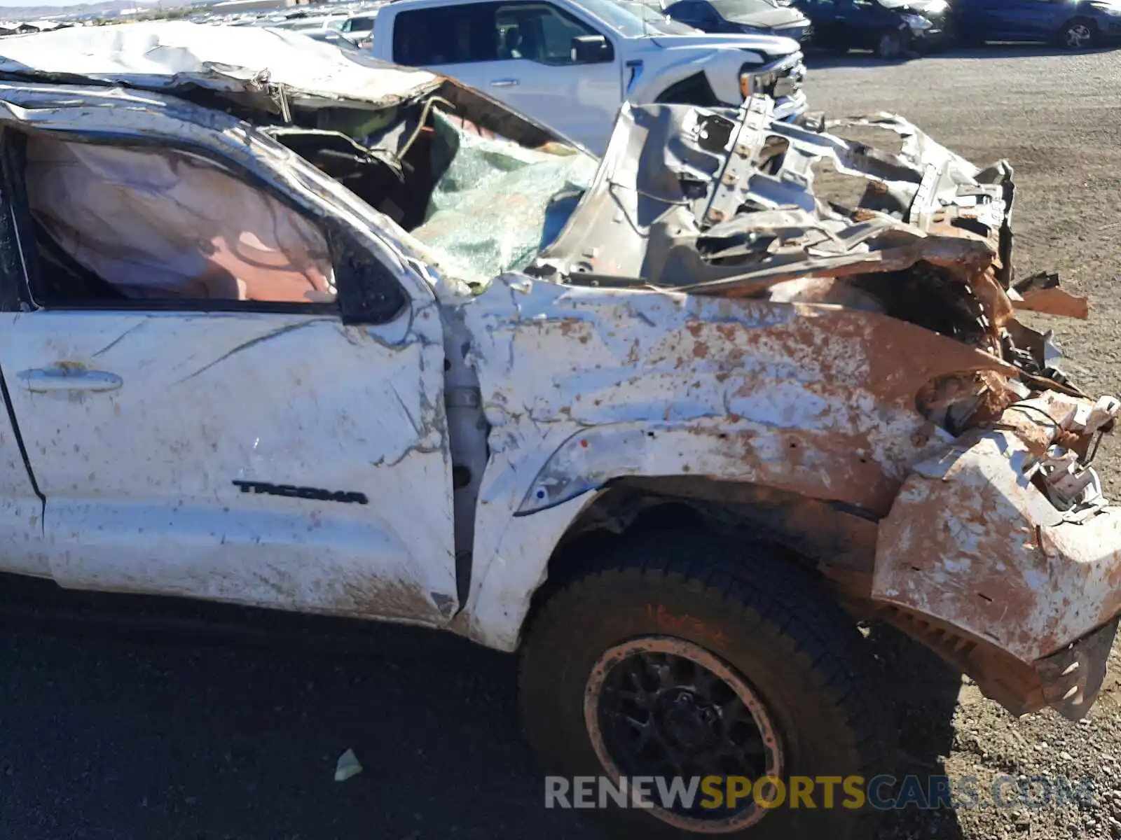 9 Photograph of a damaged car 3TMCZ5AN6KM235075 TOYOTA TACOMA 2019