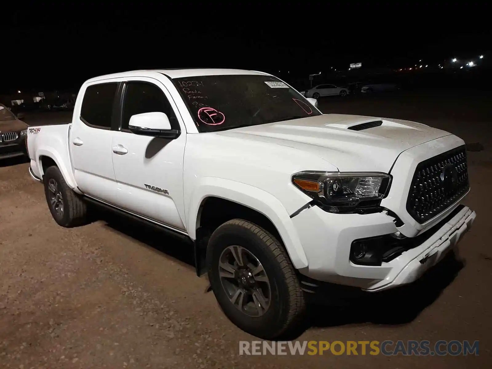 1 Photograph of a damaged car 3TMCZ5AN6KM240194 TOYOTA TACOMA 2019