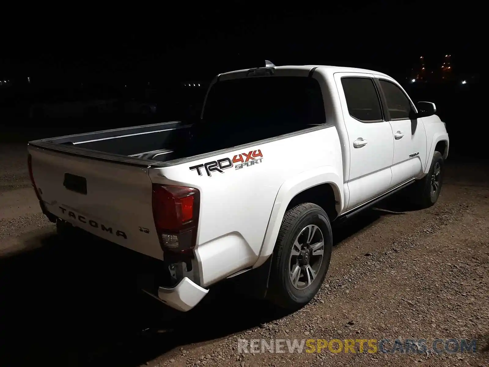 4 Фотография поврежденного автомобиля 3TMCZ5AN6KM240194 TOYOTA TACOMA 2019