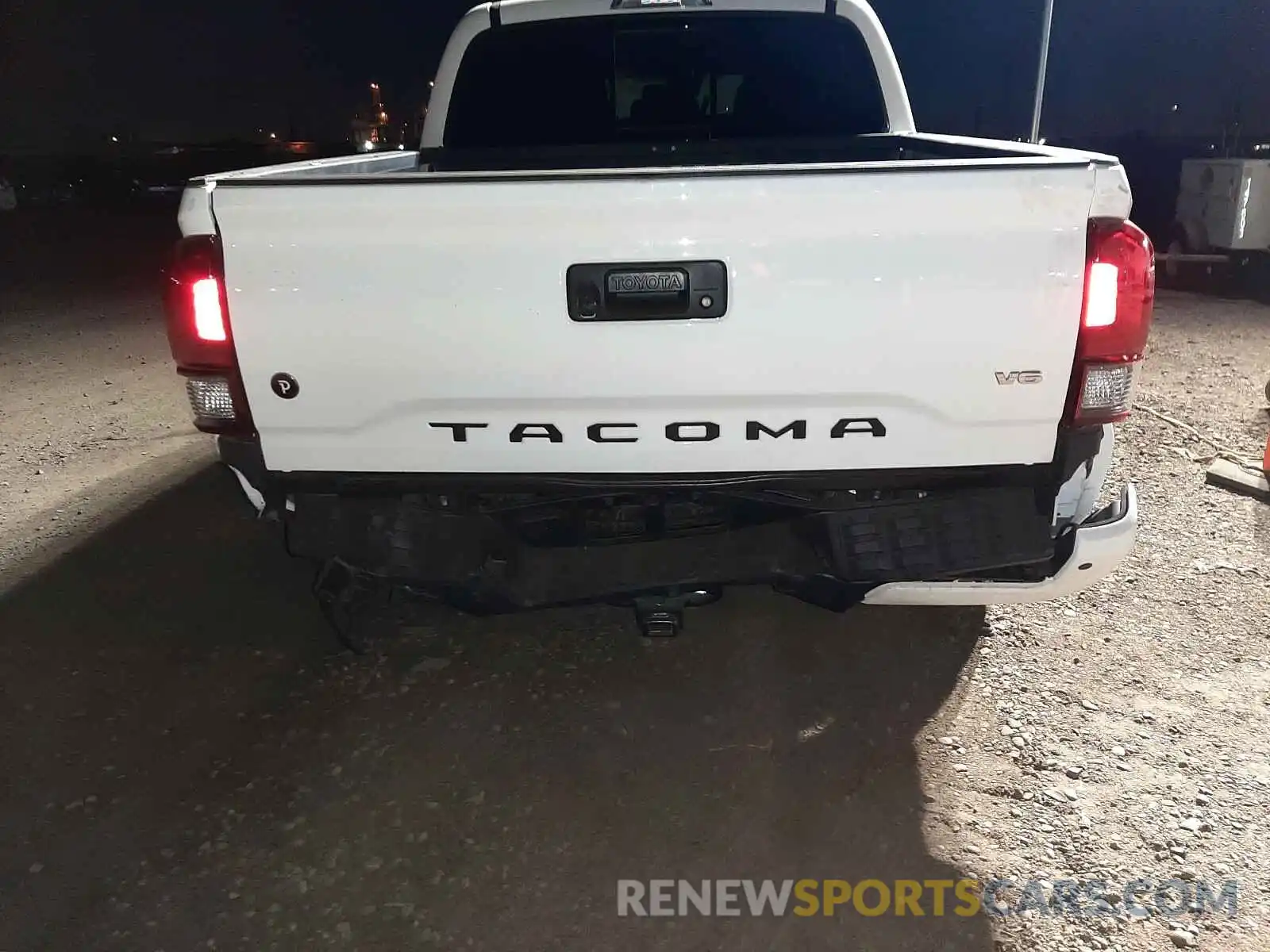 9 Photograph of a damaged car 3TMCZ5AN6KM240194 TOYOTA TACOMA 2019