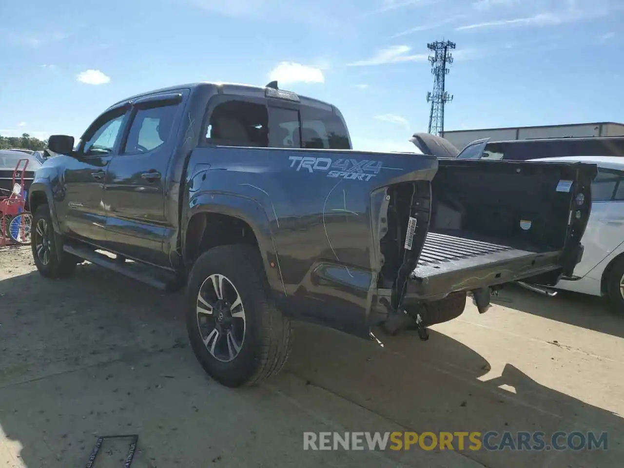 3 Фотография поврежденного автомобиля 3TMCZ5AN6KM241197 TOYOTA TACOMA 2019