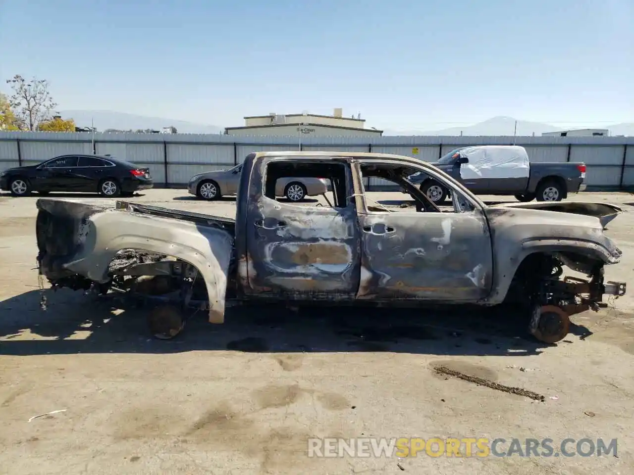 9 Photograph of a damaged car 3TMCZ5AN6KM245864 TOYOTA TACOMA 2019