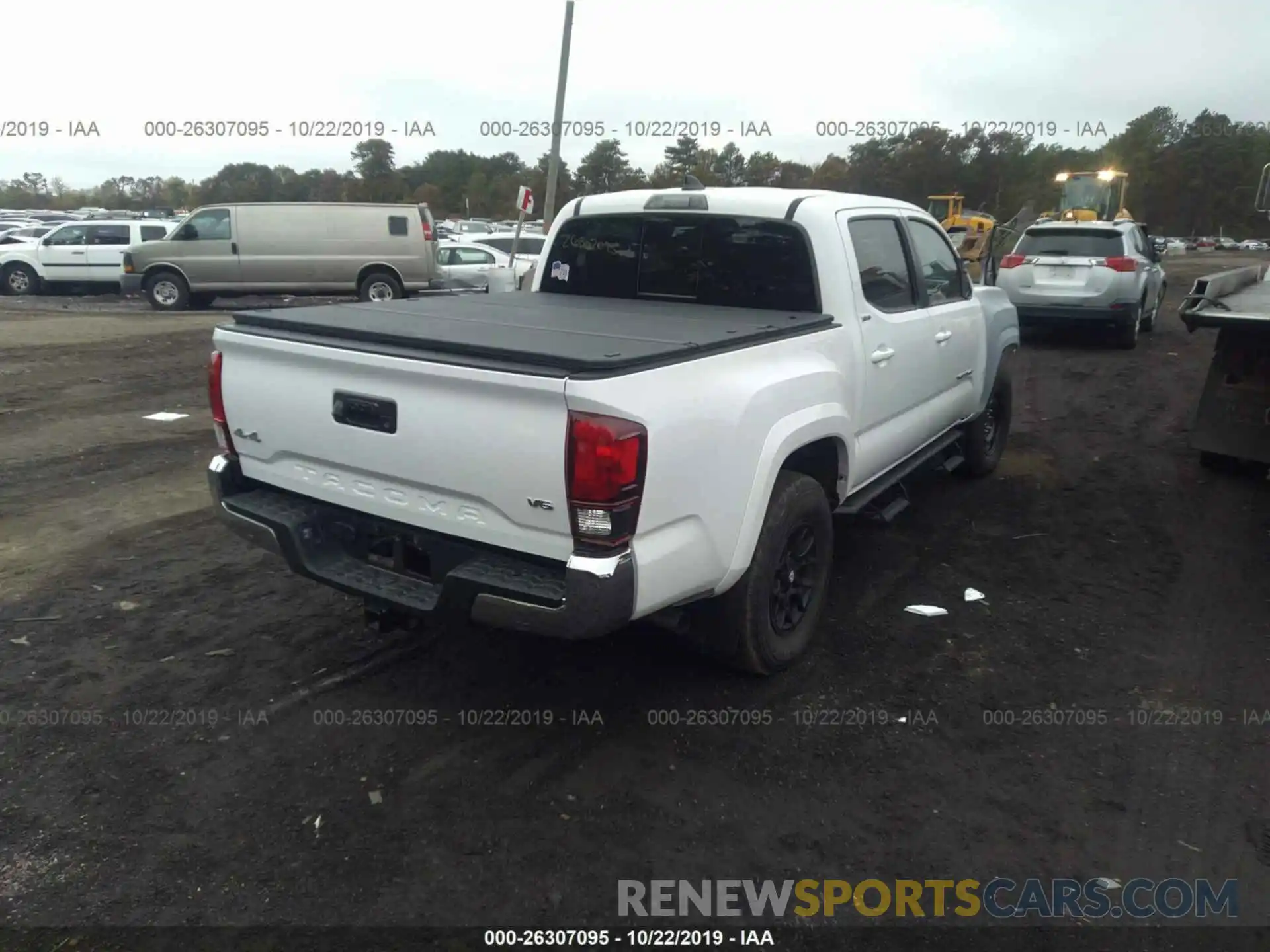 4 Photograph of a damaged car 3TMCZ5AN6KM246271 TOYOTA TACOMA 2019