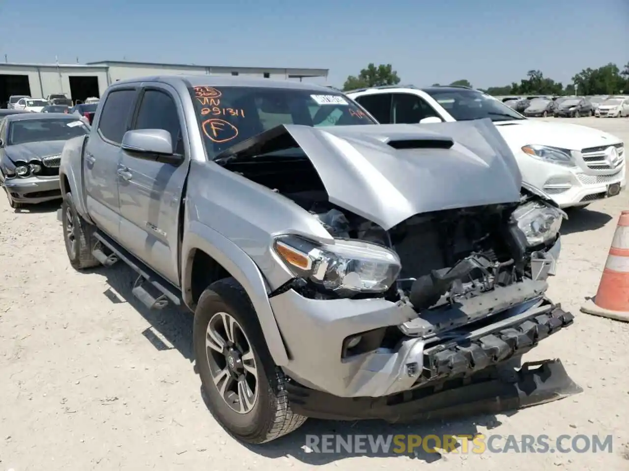 1 Photograph of a damaged car 3TMCZ5AN6KM251311 TOYOTA TACOMA 2019