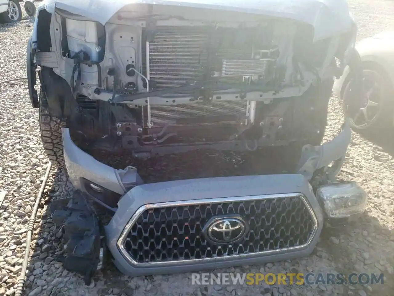 9 Photograph of a damaged car 3TMCZ5AN6KM256038 TOYOTA TACOMA 2019