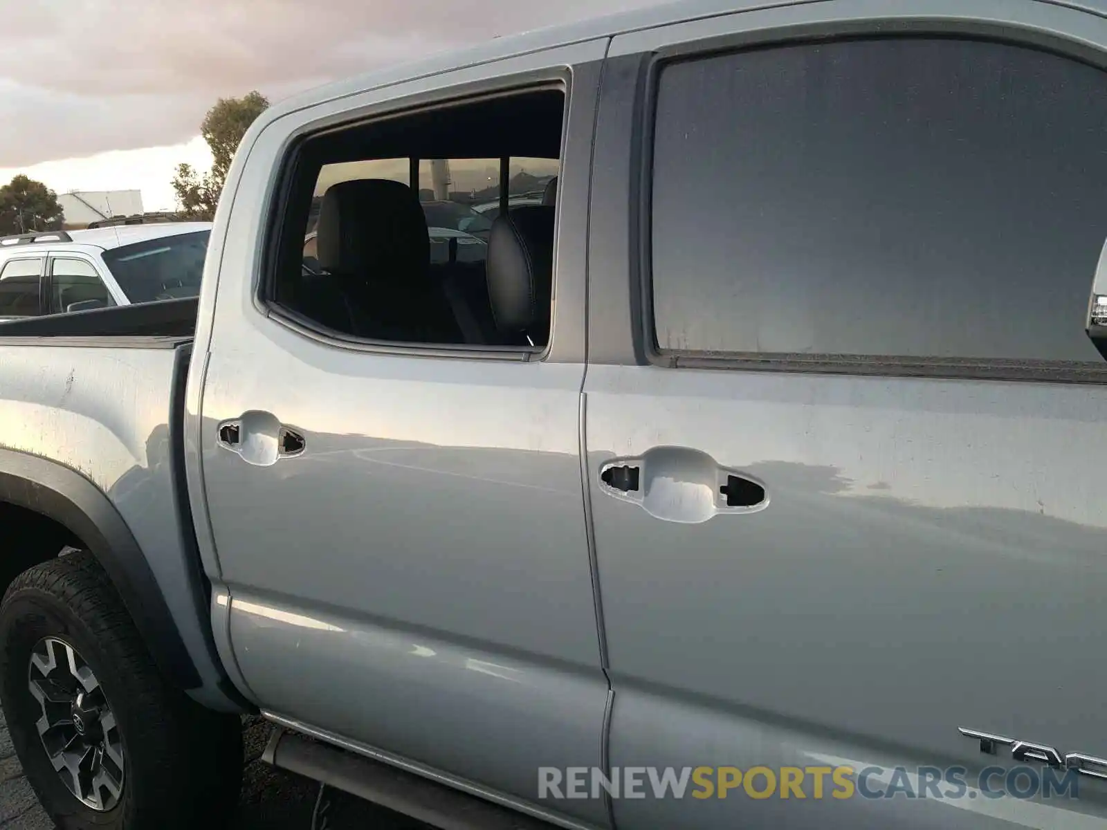 9 Photograph of a damaged car 3TMCZ5AN6KM260168 TOYOTA TACOMA 2019