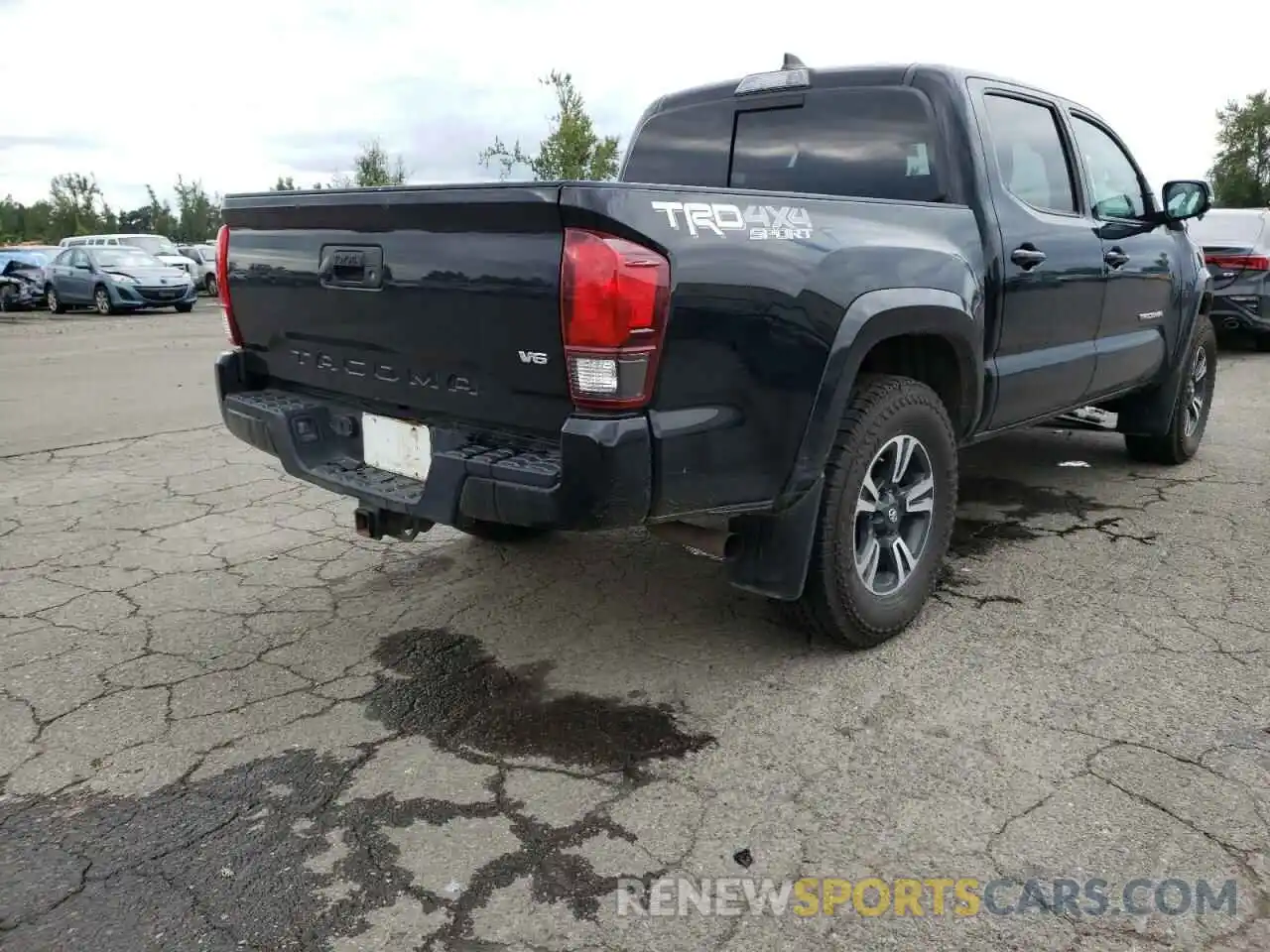 4 Photograph of a damaged car 3TMCZ5AN6KM266732 TOYOTA TACOMA 2019