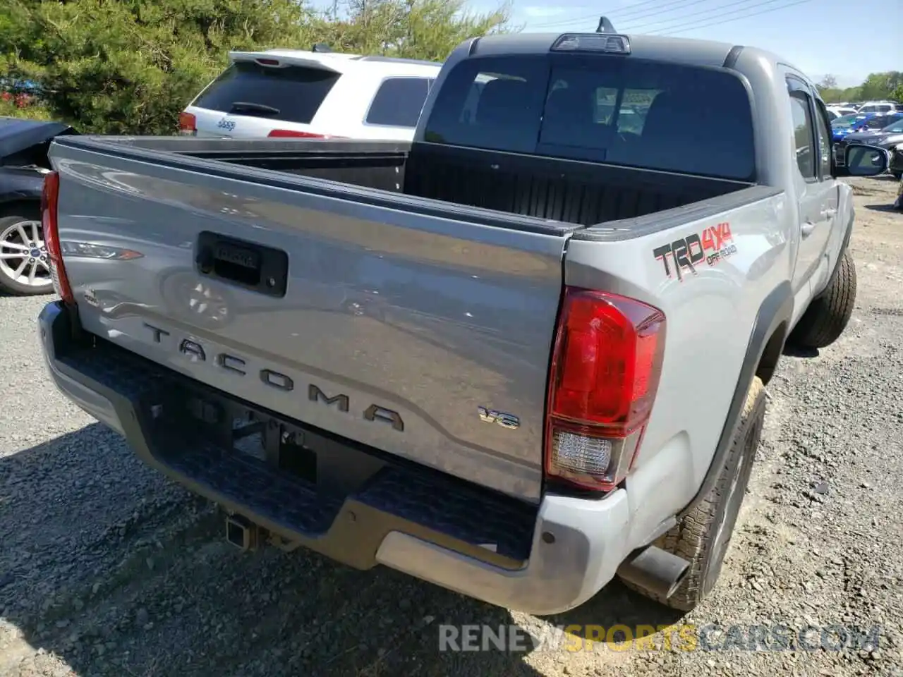 4 Photograph of a damaged car 3TMCZ5AN6KM268531 TOYOTA TACOMA 2019