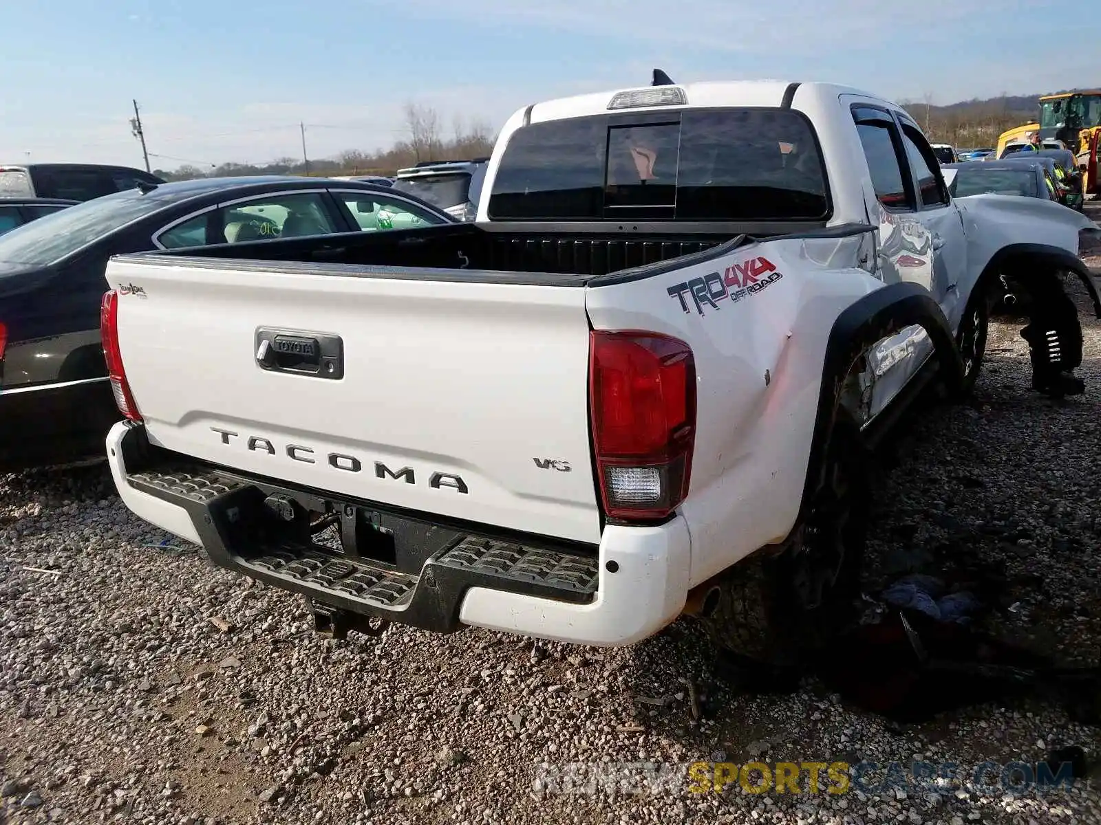 4 Фотография поврежденного автомобиля 3TMCZ5AN6KM270019 TOYOTA TACOMA 2019