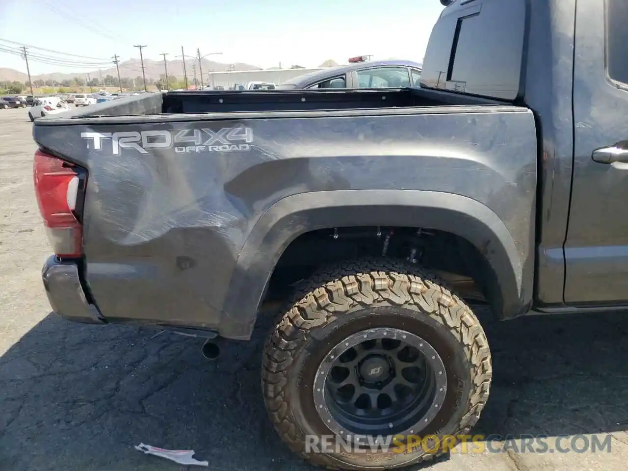 9 Photograph of a damaged car 3TMCZ5AN6KM271042 TOYOTA TACOMA 2019