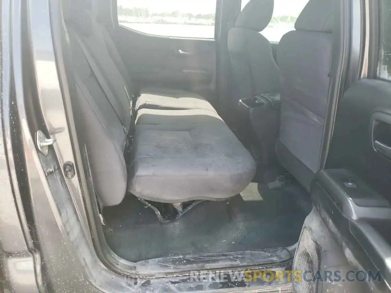 6 Photograph of a damaged car 3TMCZ5AN6KM271171 TOYOTA TACOMA 2019