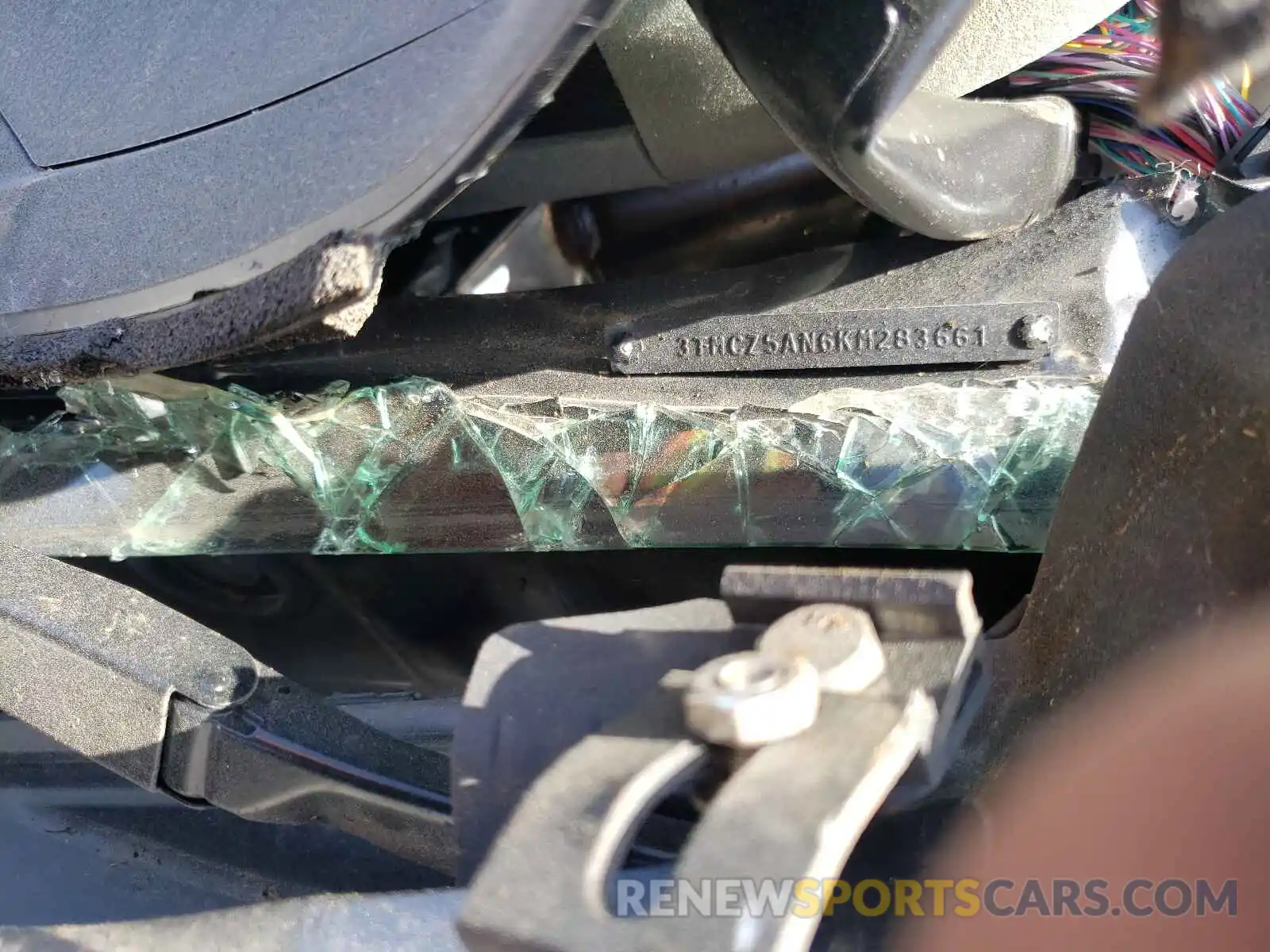 10 Photograph of a damaged car 3TMCZ5AN6KM283661 TOYOTA TACOMA 2019