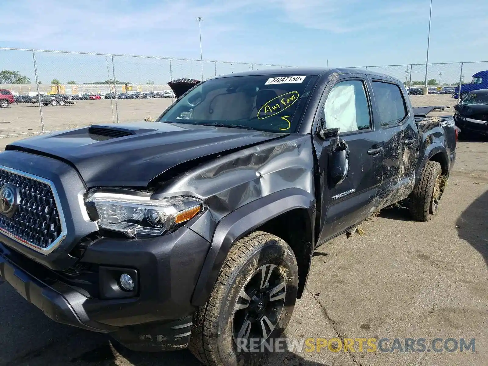 9 Фотография поврежденного автомобиля 3TMCZ5AN6KM287340 TOYOTA TACOMA 2019