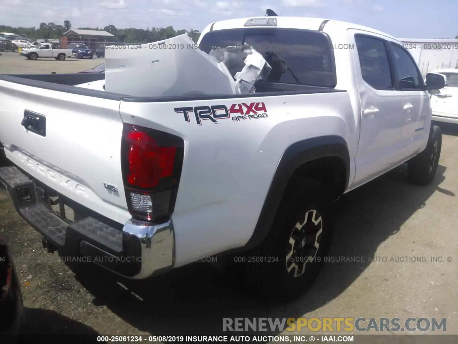 4 Фотография поврежденного автомобиля 3TMCZ5AN7KM190938 TOYOTA TACOMA 2019