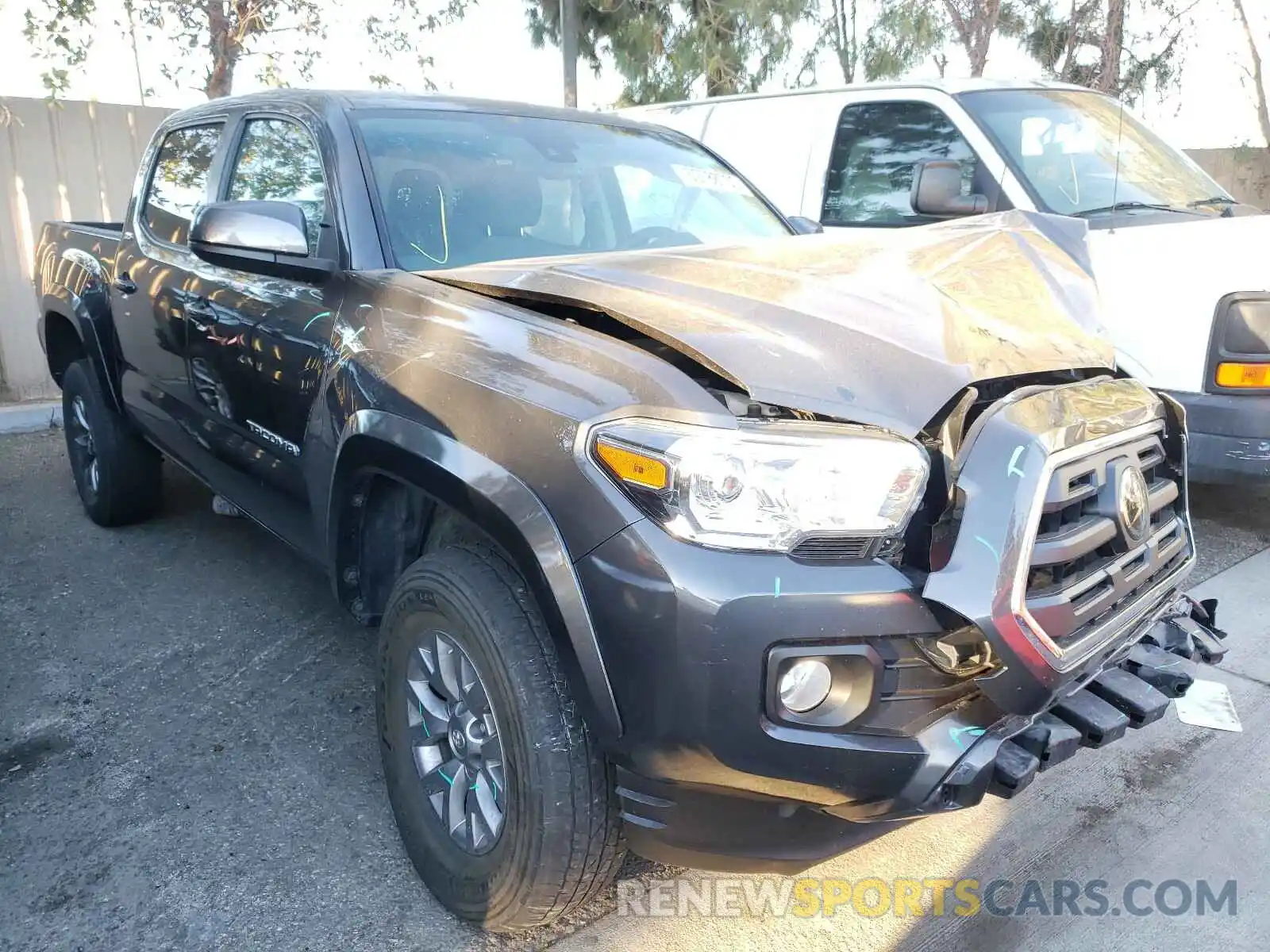 1 Photograph of a damaged car 3TMCZ5AN7KM198246 TOYOTA TACOMA 2019