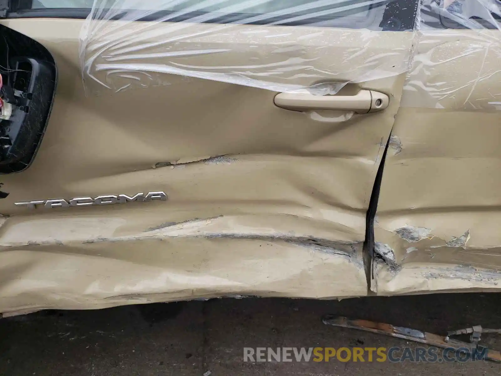 10 Photograph of a damaged car 3TMCZ5AN7KM202182 TOYOTA TACOMA 2019