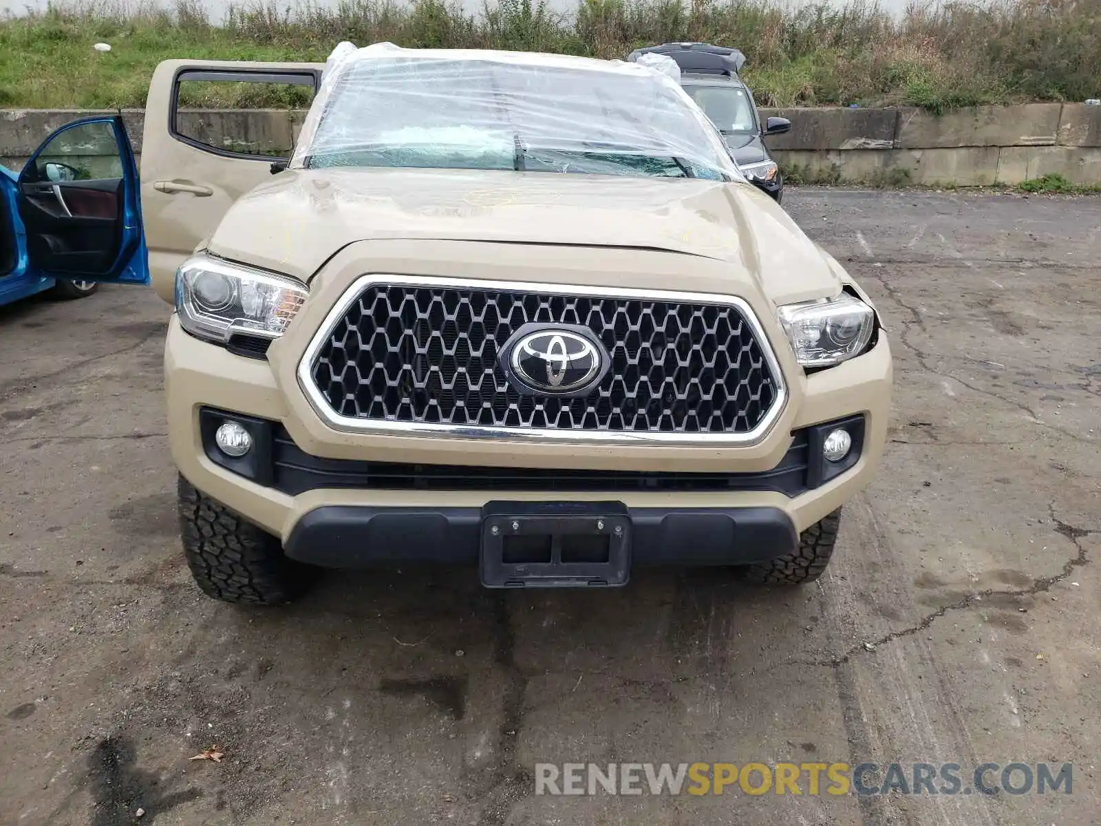 7 Photograph of a damaged car 3TMCZ5AN7KM202182 TOYOTA TACOMA 2019