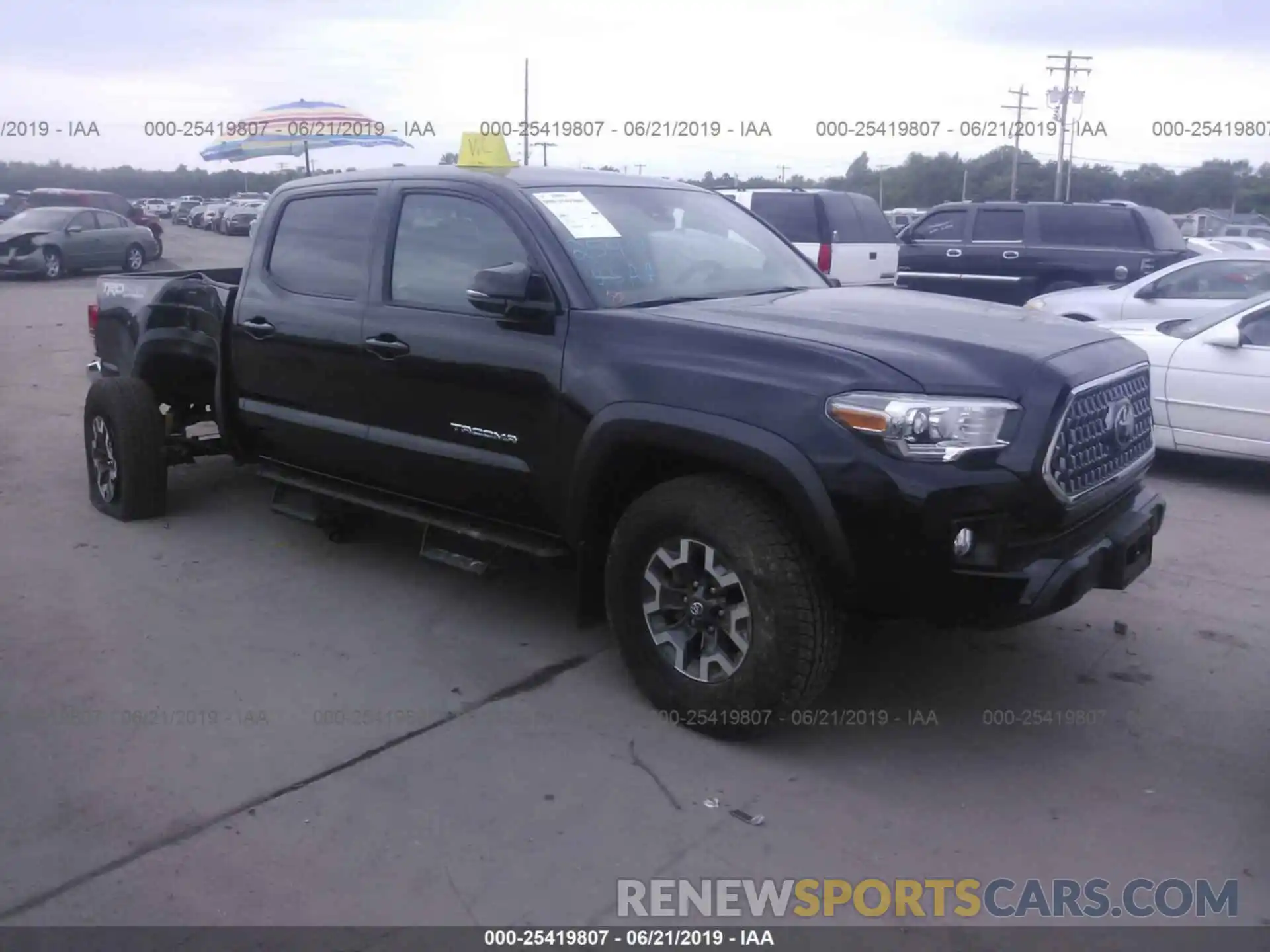 1 Photograph of a damaged car 3TMCZ5AN7KM209133 TOYOTA TACOMA 2019