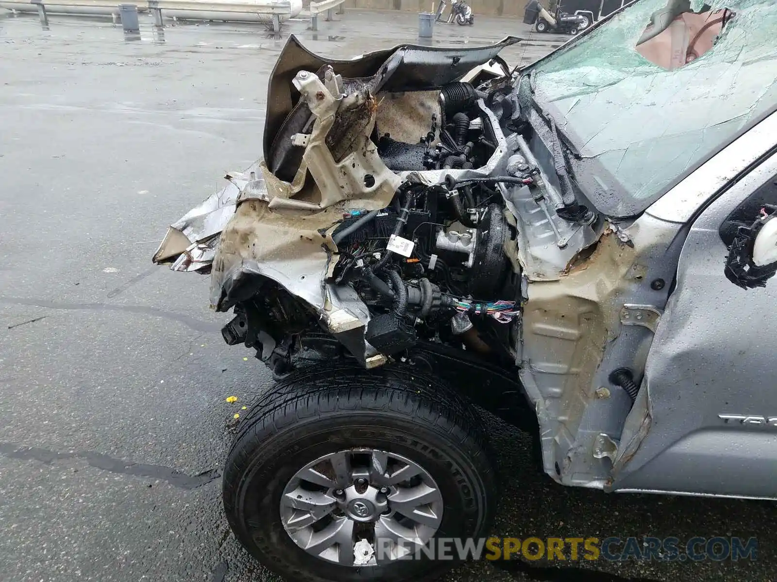 9 Photograph of a damaged car 3TMCZ5AN7KM211934 TOYOTA TACOMA 2019