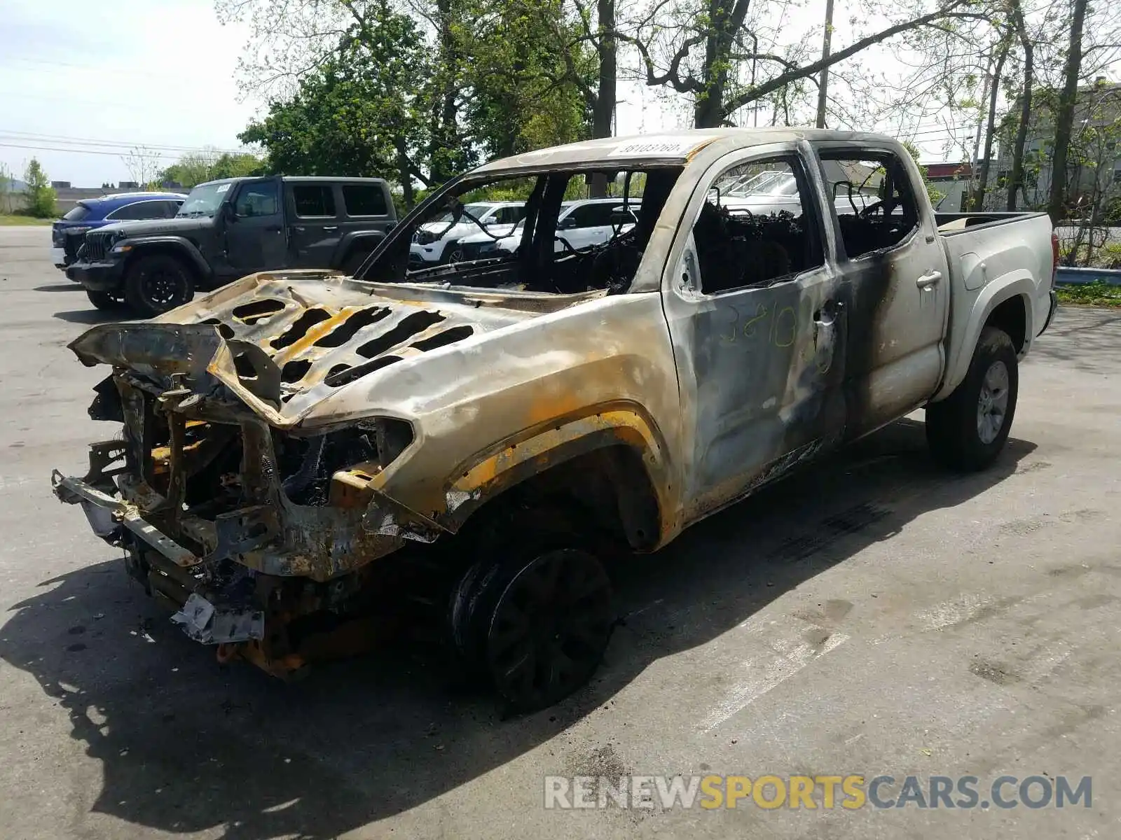 2 Photograph of a damaged car 3TMCZ5AN7KM221024 TOYOTA TACOMA 2019