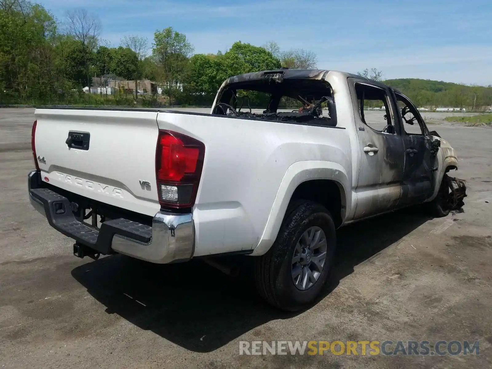 4 Photograph of a damaged car 3TMCZ5AN7KM221024 TOYOTA TACOMA 2019