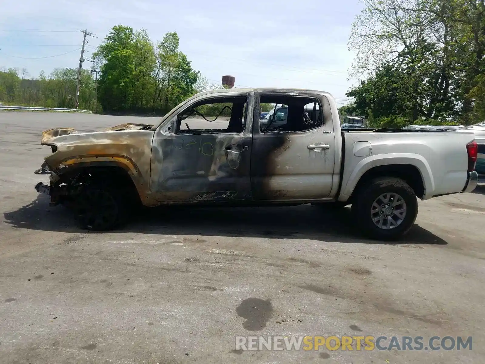 9 Photograph of a damaged car 3TMCZ5AN7KM221024 TOYOTA TACOMA 2019