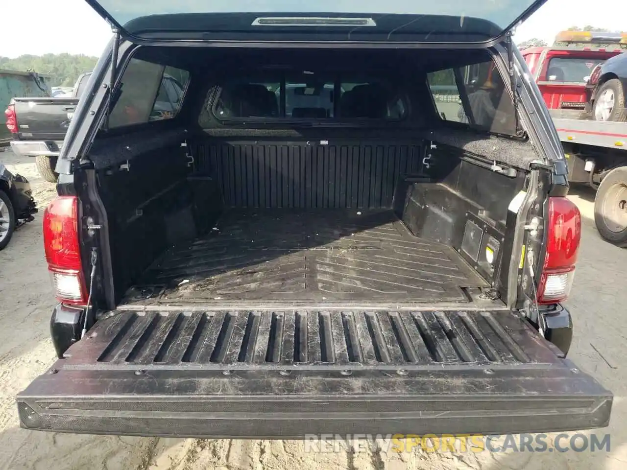 9 Фотография поврежденного автомобиля 3TMCZ5AN7KM221542 TOYOTA TACOMA 2019