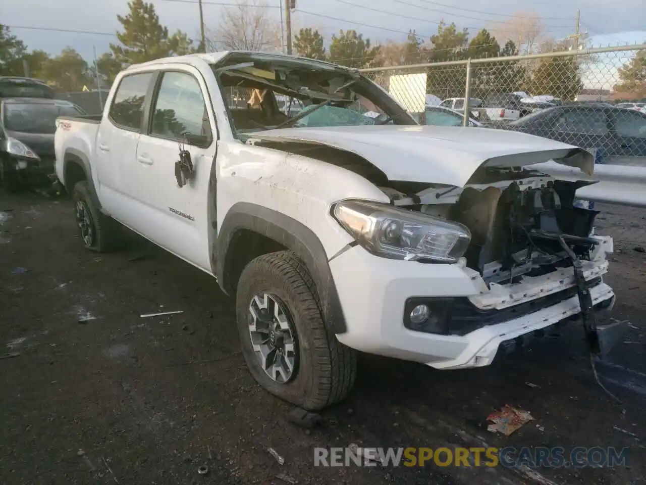 1 Фотография поврежденного автомобиля 3TMCZ5AN7KM223467 TOYOTA TACOMA 2019