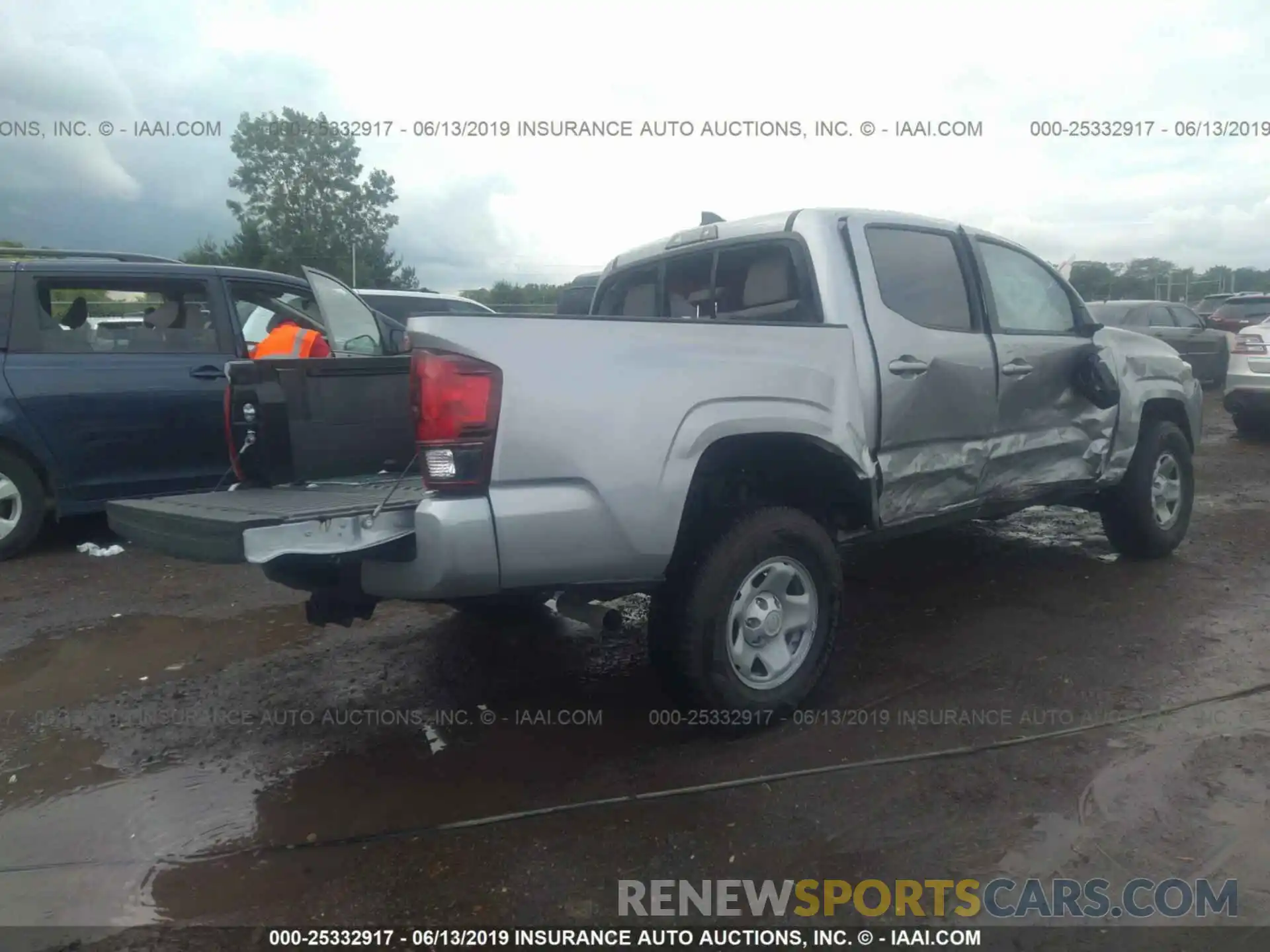 4 Photograph of a damaged car 3TMCZ5AN7KM229690 TOYOTA TACOMA 2019