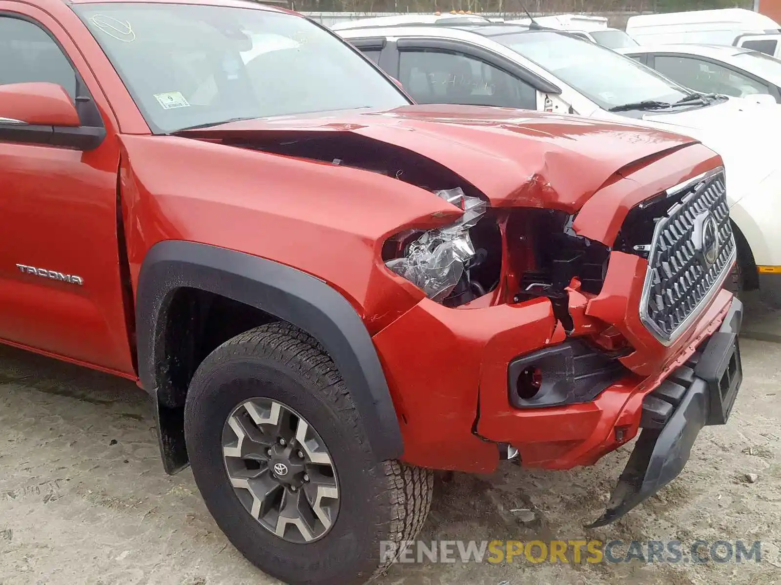 9 Фотография поврежденного автомобиля 3TMCZ5AN7KM246487 TOYOTA TACOMA 2019