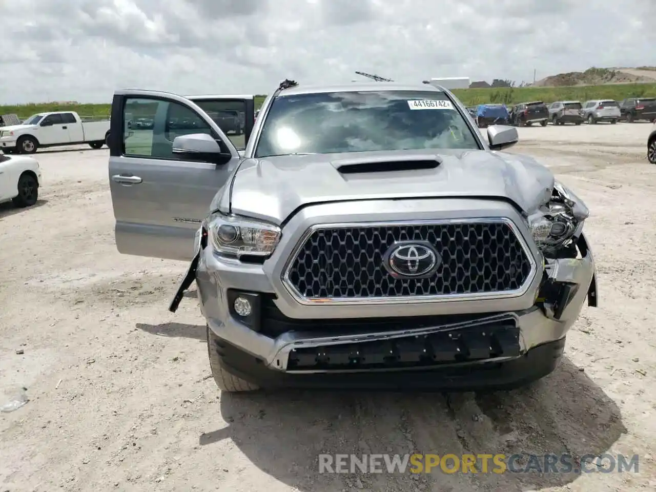 9 Photograph of a damaged car 3TMCZ5AN7KM251673 TOYOTA TACOMA 2019