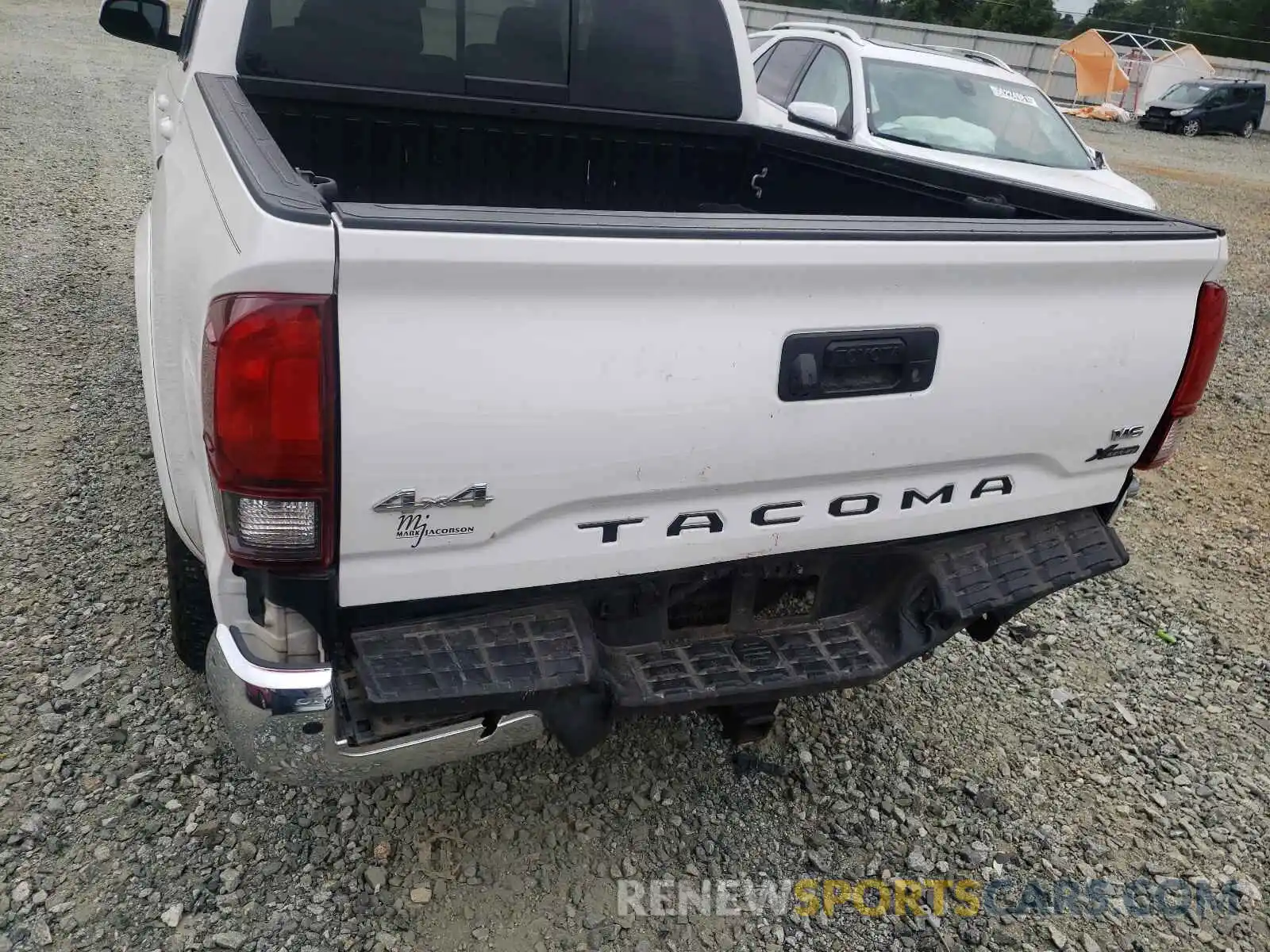 9 Photograph of a damaged car 3TMCZ5AN7KM253388 TOYOTA TACOMA 2019